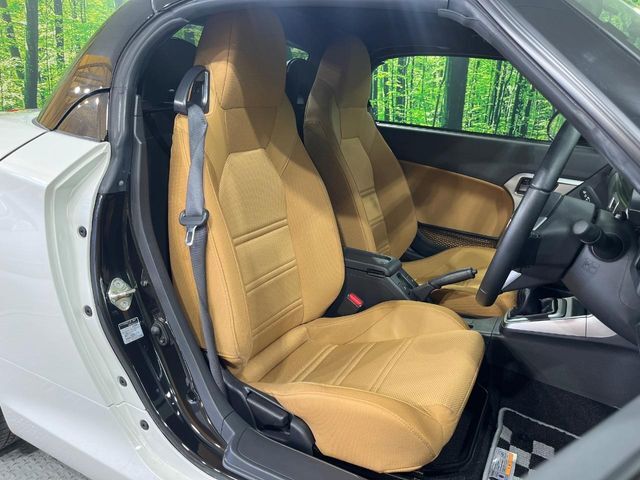運転席シート廻りは使用感も少なく、良好な状態となっています。丁寧に使われていたことがよくわかりますね。
