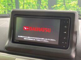 【純正ナビ】人気の純正ナビを装備しております。ナビの使いやすさはもちろん、オーディオ機能も充実！キャンプや旅行はもちろん、通勤や買い物など普段のドライブも楽しくなるはず♪