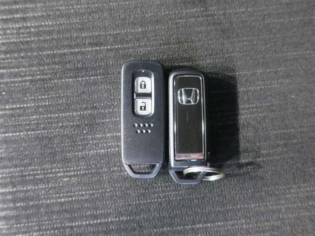 Hondaスマートキーシステム。指先でカギを開け閉めできます。