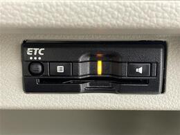 【ETC】有料道路を利用する際に料金所で停止することなく通過できる、ETC車載器（ノンストップ自動料金収受システム機器）が装備されています。セットアップを行うことで利用可能になります。