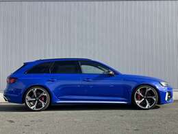 リヤサイドウインドーの後方に小さな三角形の窓を設けた「6ライトキャビン」も、機能と美しさを両立させるAudiの特徴的なデザインです。