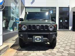 ボンネットの強度を高めるクラムシェルフード。