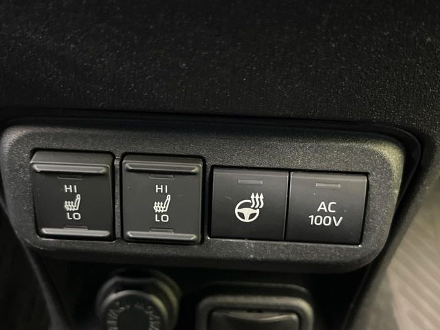 【シートヒーター】寒い日に重宝するシートヒーター！エアコンより早く温まってくれるので寒がりの人も安心ですね♪エアコンの温風は乾燥するから苦手、という方にもをおすすめです。