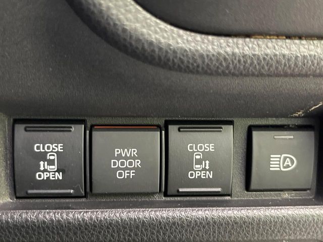 【トヨタセーフティセンス】走行中に前方の車両等を認識し、衝突しそうな時は警報とブレーキで衝突回避と被害軽減をアシスト。より安全にドライブをお楽しみいただけます。