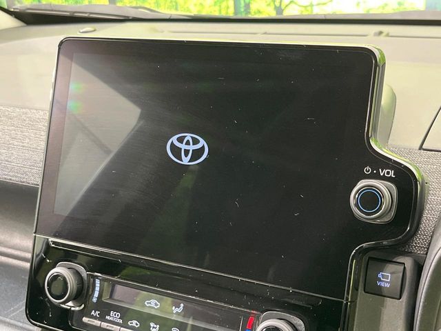 【純正10型ナビ】人気の純正ナビを装備しております。ナビの使いやすさはもちろん、オーディオ機能も充実！キャンプや旅行はもちろん、通勤や買い物など普段のドライブも楽しくなるはず♪