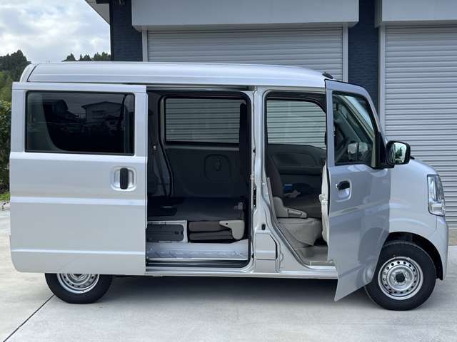 スライドドアになっております！乗り降りもラクラクスムーズに！