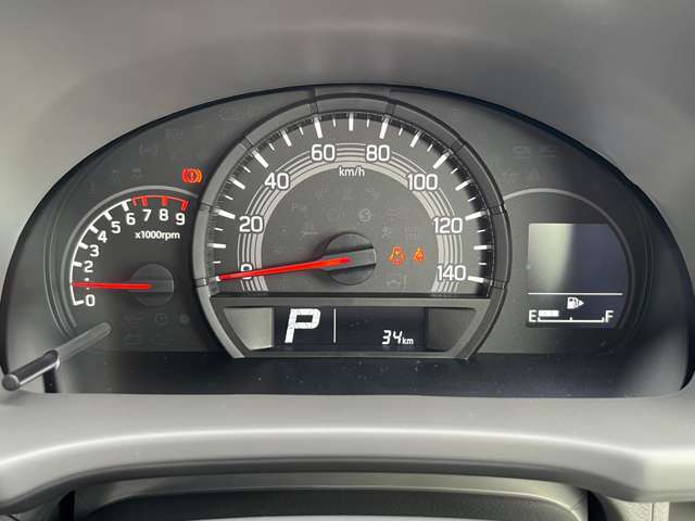 スピードメーターは一目で分かりやすいシンプル仕様となっております！