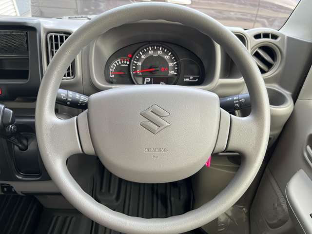 ハンドル操作は軽く操作がしやすいので長距離運転する際もラクラクです♪