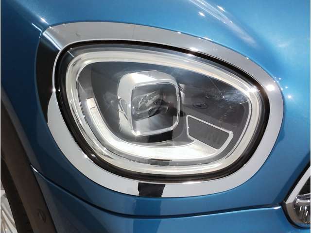 【オートライト】ヘッドライトのオンオフを自動で切り替えてくれる便利な機能です。トンネルを走行する際も自動で転倒致しますので、ライトの操作をしていただく必要は御座いません☆