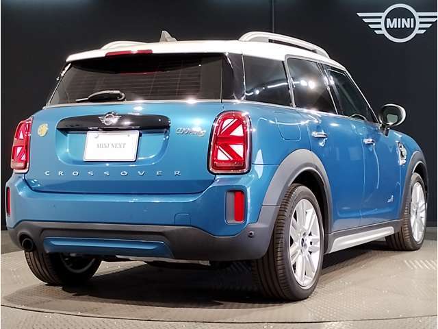 トランクルームにはカバーが付いており。目隠しや盗難防止などの効果が御座います。