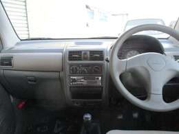 電源ソケット装備。FMAMステレオ。