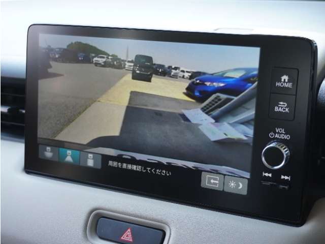 ◆バックカメラ◆リバースにするだけで映ります、後方の安全確認や、狭い駐車場での車庫入れ、雨の日や夜間など視界の悪い時に便利です！安全にバックする為には欠かせない装備です。