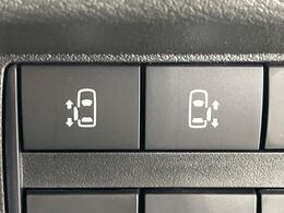 【両側パワースライドドア】スマートキーや運転席のスイッチで後席両側スライドドアの開閉が可能♪電動だから力を入れてドアを開ける必要が無く、小さなお子様でも簡単に開け閉めでき快適です♪