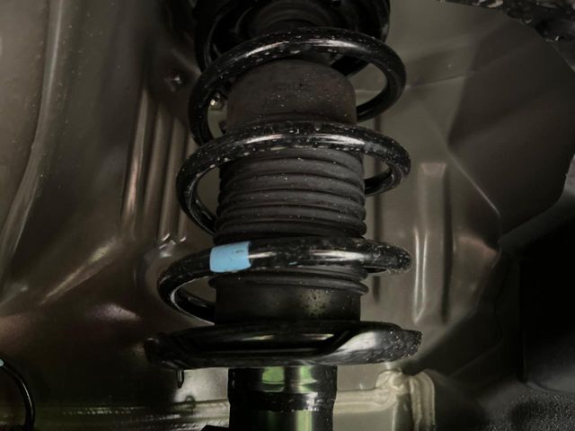 お車を安心してお乗りいただく為には、足回りの定期点検が欠かせません。サービスサポート（有償保証）では無料点検もご提供しており、安心のカーライフをお過ごしいただけるサポート体制が整っています。