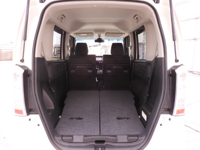 ◆リアシートを使用しない時はこの通り更に広々ラゲッジスペースの出来上がりです、たくさんの荷物が積み込み可能です！