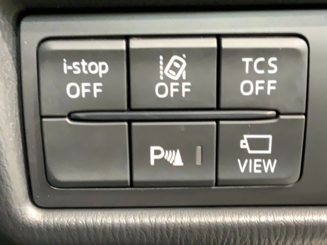 当社の車両には『安心して車選びをしていただくために』お支払い総額を表示しております。税金、自賠責保険料、登録費用、リサイクル料金が含まれており、県内登録及び届出で店頭納車の場合になります。