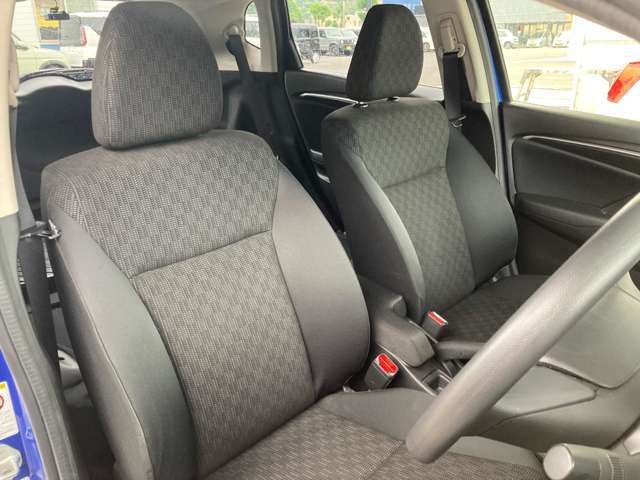 【充実した保証と質の高い整備】中古車は納車前の質の高い整備とメンテナンスが非常に重要です。幅広い保証はもちろん「新車感覚でお乗りいただける」よう、研修をうけた質の高い整備を納車前に実施しています☆