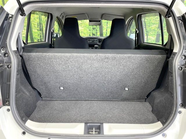 普段のお買い物や通勤、送迎等に十分な荷室スペースを確保しております。セカンドシートを倒すと、大きな荷物の積載も可能です♪