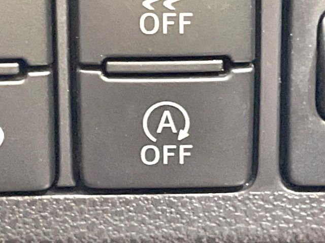 【アイドリングストップ】赤信号や渋滞で停車した際にエンジンを停止し、無駄な燃料の消費を抑えます。燃費向上や環境保護につなげる機能♪エンジンはブレーキを離せば再始動します。