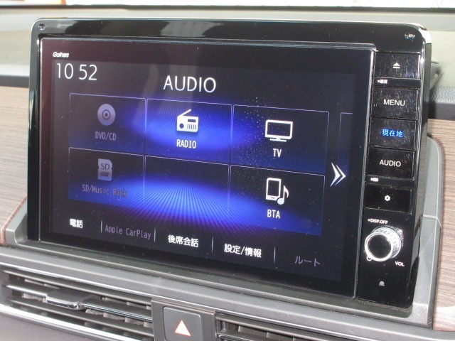ナビゲーションはギャザズメモリーナビ（VXU-227DYi）を装着しております。AM、FM、CD、DVD再生、Bluetooth、音楽録音再生、フルセグTVがご使用いただけます。