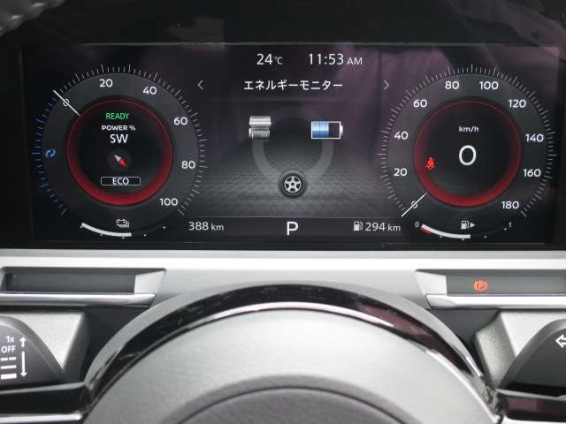 大きくて見やすいスピードメーターです。エコ運転の目安になるマークの表示もあって燃費向上の手助けにも☆
