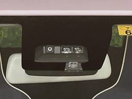 【スズキ　セーフティサポート】走行中に前方の車両等を認識し、衝突しそうな時は警報とブレーキで衝突回避と被害軽減をアシスト。より安全にドライブをお楽しみいただけます。