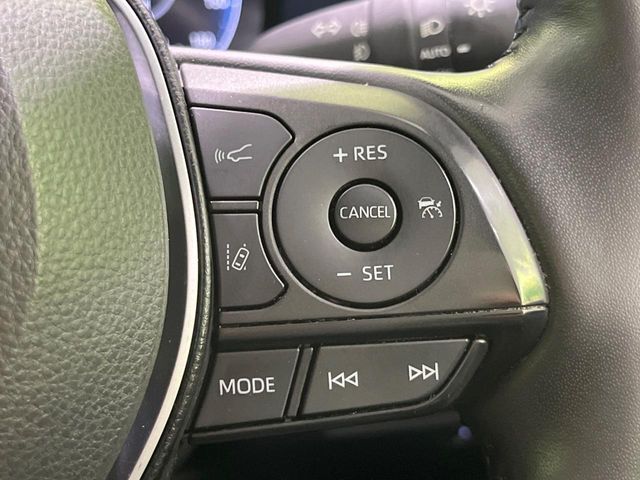 【レーダークルーズコントロール】高速道路での長距離走行が楽に！！自動で速度を保つクルーズコントロールが、衝突軽減システムと連携し、前方の車両を感知して車間を保つように速度調節してくれます！！