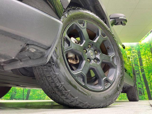 【純正18インチアルミホイール】外観にマッチした純正アルミホイールを装着しております。各種社外アルミホイールや、スタッドレスタイヤも取扱いしております。是非ご相談ください♪