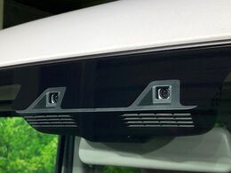 【スマートシティブレーキサポート】低速走行中に前方の車両等を認識し、衝突しそうな時は警報とブレーキで衝突回避と被害軽減をアシスト。より安全にドライブをお楽しみいただけます。