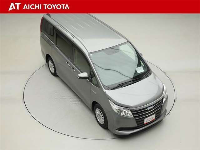 両側パワースライドドア付きだから、狭い駐車スペースなどでの乗り降りラクラク♪小さなお子さまのいるご家庭には嬉しい装備です。