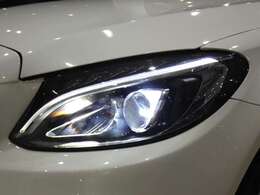 視認性が良くドライバーの運転をサポートするLEDハイパフォーマンスヘッドライトを採用！LEDインテリジェントライトシステム、アダプティブハイビームアシストも装備しており、夜間の運転も安心して頂けます！