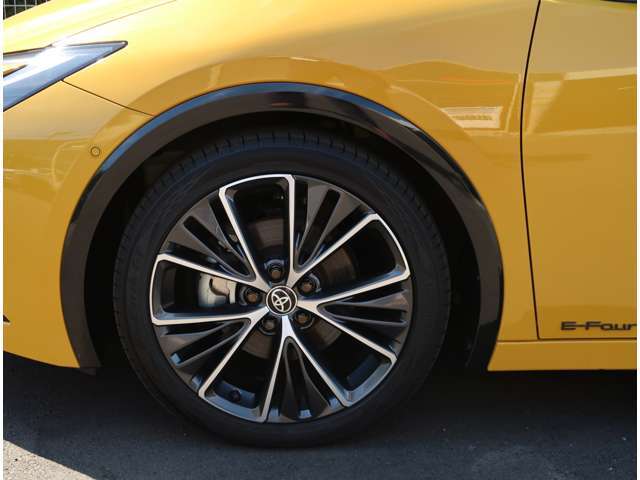純正アルミホイール　AW　タイヤサイズは195/50R19インチ