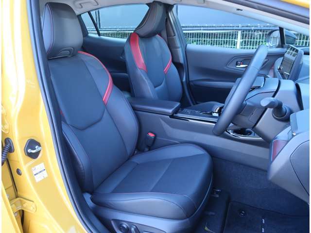 フロントシート　パワーシート　メモリー機能付き　運転席ランパーサポート