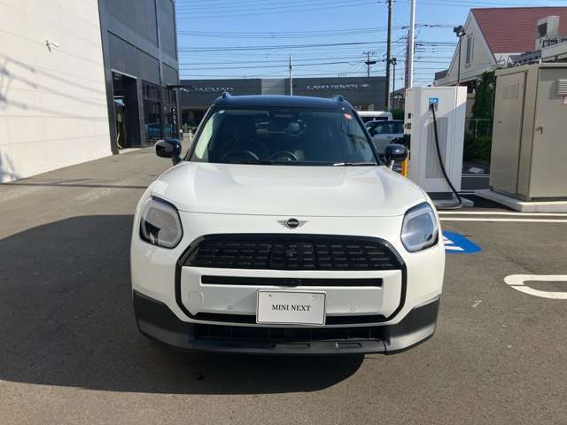 全国の正規ディラーにて、対応可能な認定中古車保証付となっております。納車前点検（100項目点検）を行い、全国ご自宅までご納車致します。アフターメンテナンスもお近くの正規ディラーにて可能となります。