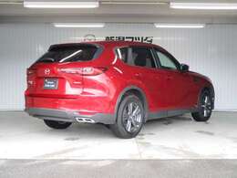 後方から接近する車を検知しドライバーへ注意を促す【ブラインドスポットモニタリング】が装備されています♪また、同乗者が降車し、車の周囲を歩いているとき、注意を促す機能も付いています。