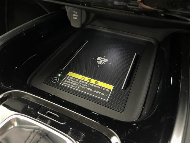 【ワイヤレス充電器（Qi）】走行中にスマートフォンをワイヤレスで充電できます！