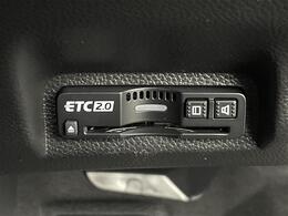 【純正ビルトインETC2.0（DSRC/ITSスポット）】ETCカードを挿入すれば料金所はノンストップで通過できます。ETC限定の割引や、高速道路の情報提供サービスを利用できます。
