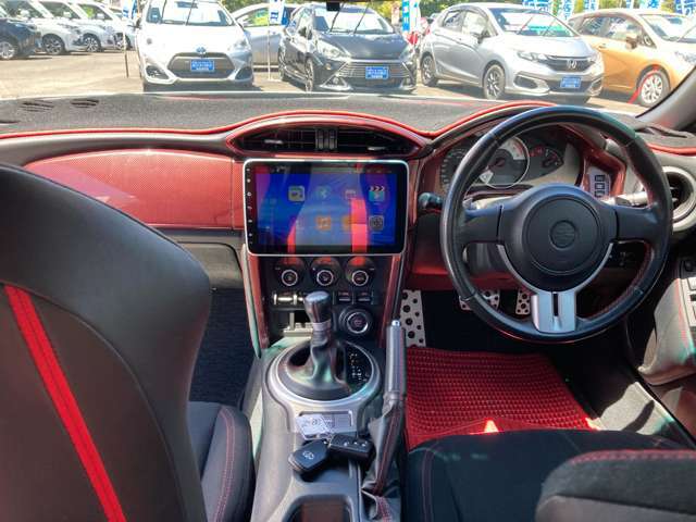 西日本自動車のココが安心！！その3大切な愛車に傷が！！、そんなときはお任せください！西日本自動車には、自社板金塗装工場があります。考え込まずにお気軽にご連絡下さい！担当者がしっかりお見積りさせて頂きます。