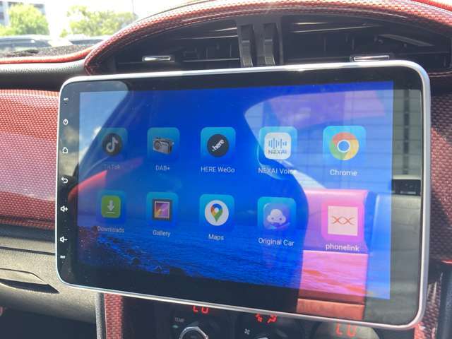 西日本自動車グループの(株)西日本総合保険には知識の豊富なエキスパートが土日も常駐しており、ご加入いただいたお客様を全力でサポート致します。お見積りから事故時まで、お電話一本ですべてお任せください！