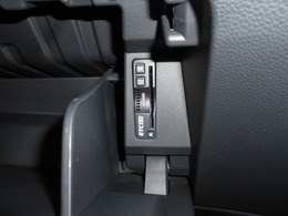 ETC装備車です、これさえあれば高速道路も楽々通行できます。お出掛けするのが好きな方には欠かせない装備です！