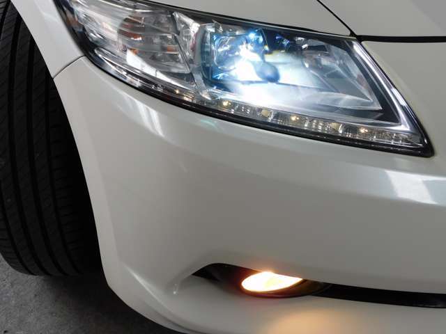 ディスチャージヘッドライト装備