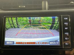 【バックカメラ】駐車時に後方がリアルタイム映像で確認できます。大型商業施設や立体駐車場での駐車時や、夜間のバック時に大活躍！運転スキルに関わらず、今や必須となった装備のひとつです！