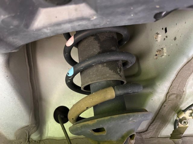 お車を安心してお乗りいただく為には、足回りの定期点検が欠かせません。サービスサポート（有償保証）では無料点検もご提供しており、安心のカーライフをお過ごしいただけるサポート体制が整っています。