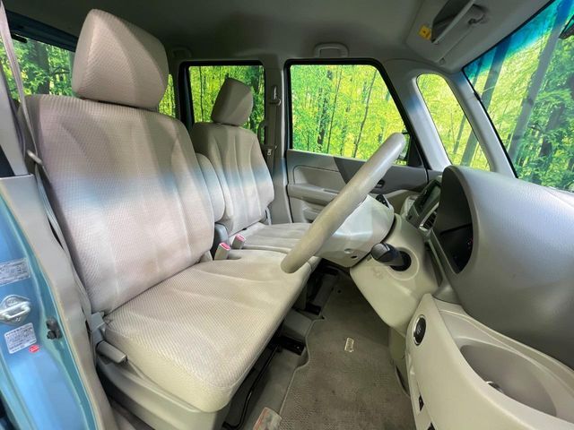 運転席シート廻りは使用感も少なく、良好な状態となっています。丁寧に使われていたことがよくわかりますね。