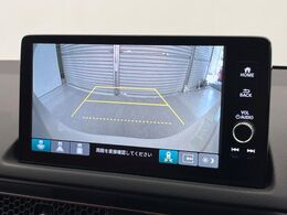 【バックカメラ】駐車時に後方がリアルタイム映像で確認できます。大型商業施設や立体駐車場での駐車時や、夜間のバック時に大活躍！運転スキルに関わらず、今や必須となった装備のひとつです！