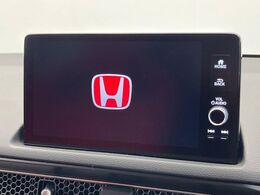 【メーカー純正ナビ】インテリアに溶け込むスタイリッシュな「専用設計」メーカーナビを装備♪視認性や操作性など基本性能にも優れ、より上質なカーライフをお楽しみいただけます。