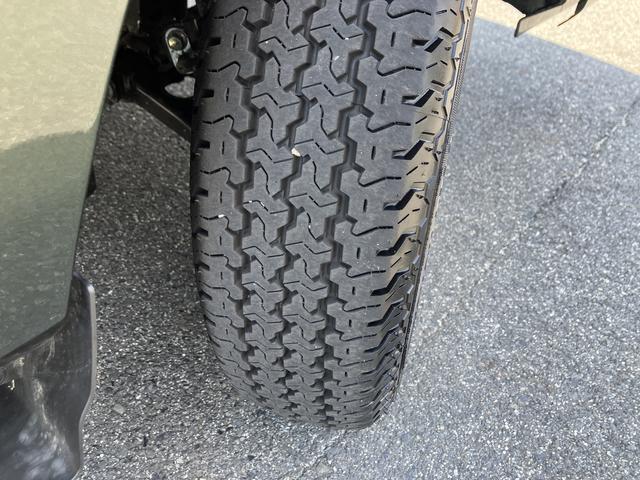 現在のタイヤの溝です。