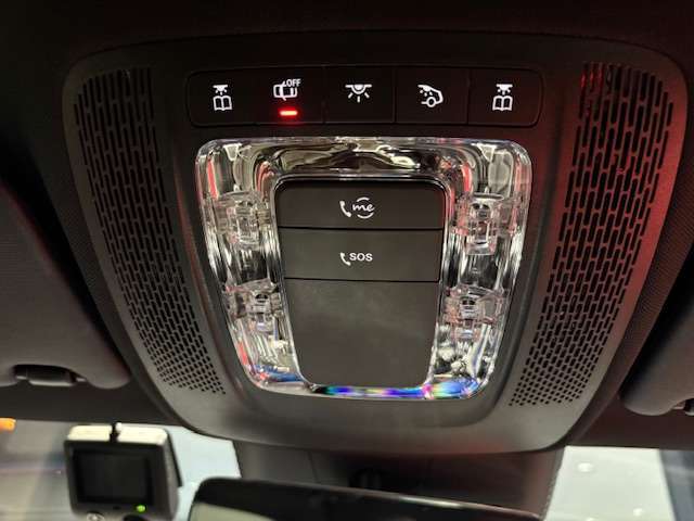 メルセデス・ベンツの定める厳しい基準をクリアしたお車のみをご案内させて頂きます。納車前整備はメーカー規定に基づき100項目以上にも及ぶ点検を熟練のメカニックによって行いご納車させて頂きます。