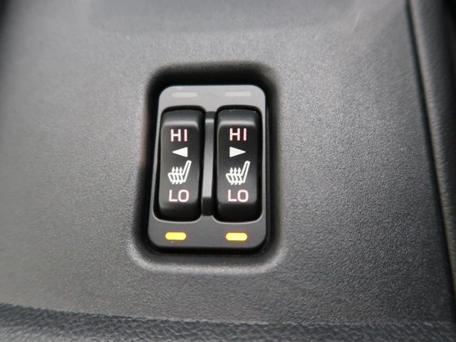 【シートヒーター】寒い日に重宝するシートヒーター！エアコンより早く温まってくれるので寒がりの人も安心ですね♪エアコンの温風は乾燥するから苦手、という方にもをおすすめです。