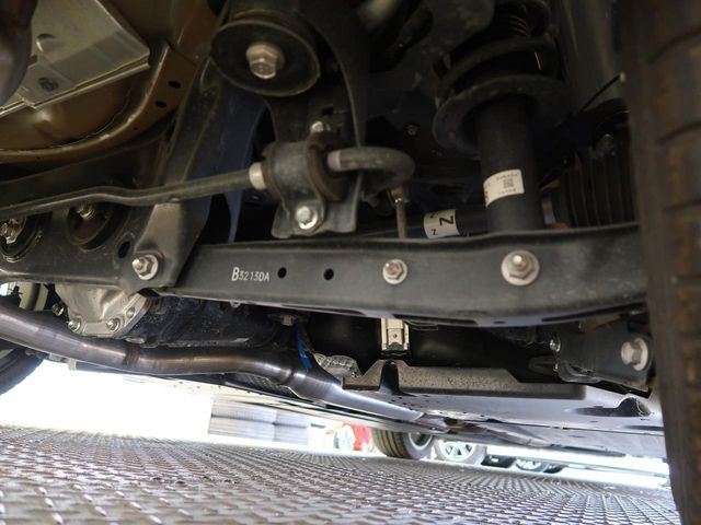 お車を安心してお乗りいただく為には、足回りの定期点検が欠かせません。サービスサポート（有償保証）では無料点検もご提供しており、安心のカーライフをお過ごしいただけるサポート体制が整っています。